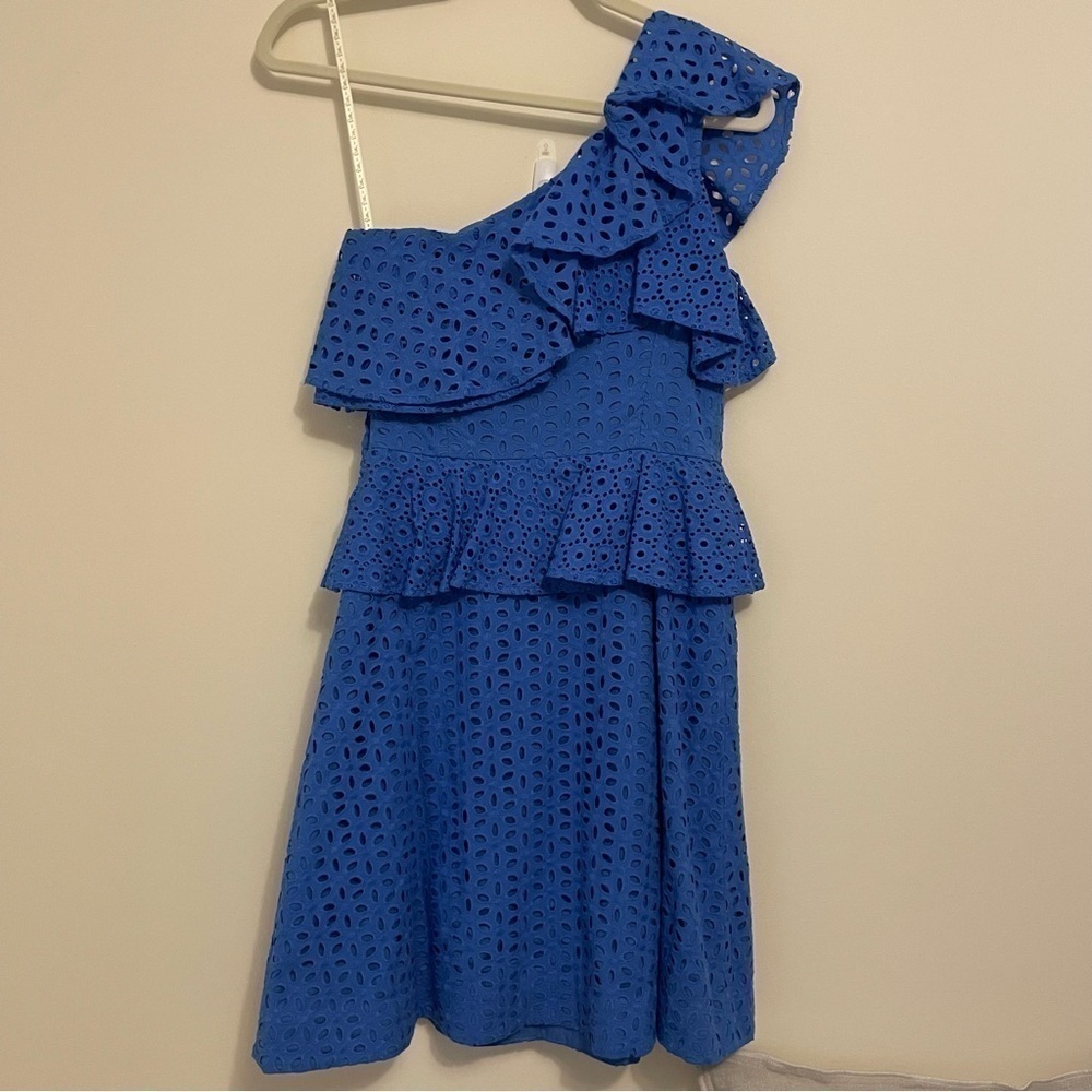 NWT Women’s Lilly Pulitzer blue eyelet one shoulder dress, size: 0 - Picture 3 of 4